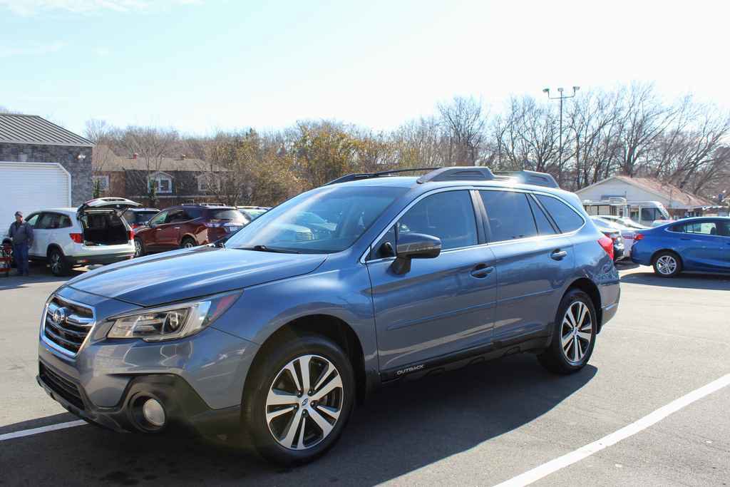 Used 2018 Subaru Outback 2.5i Limited image 1