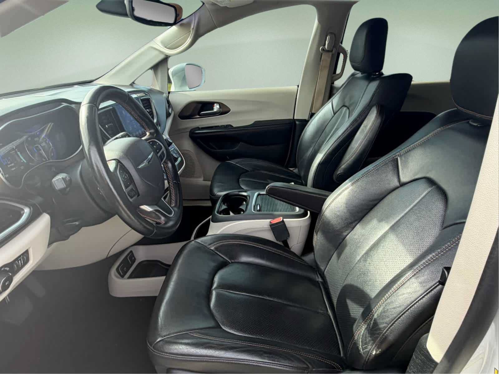 Used 2017 Chrysler Pacifica Touring-L Plus w/ Tire & Wheel Group FWD image 9