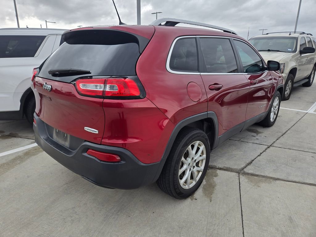 Used 2017 Jeep Cherokee Latitude image 3