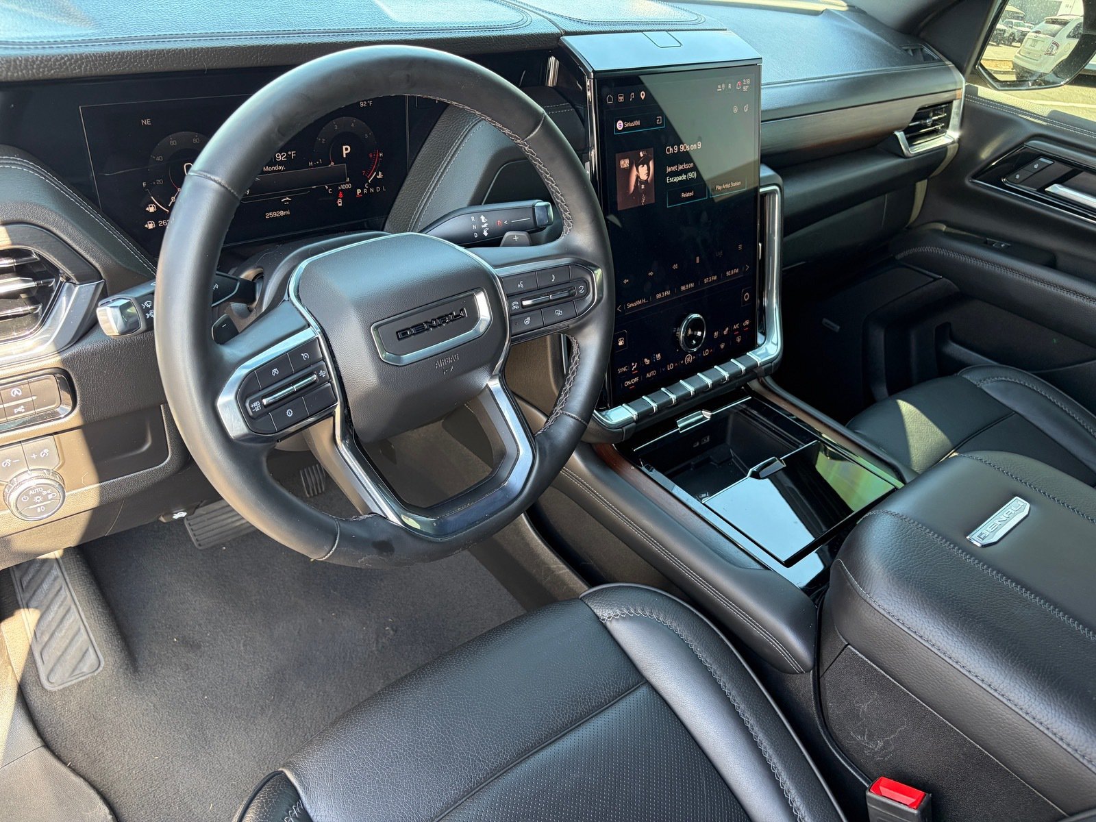 Used 2025 GMC Yukon XL Denali RWD image 17