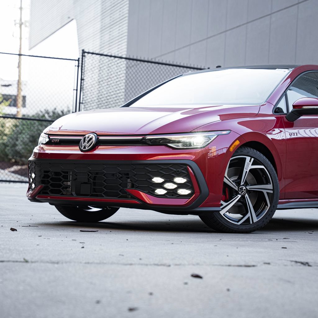 New 2026 Volkswagen GTI SE FWD image 2