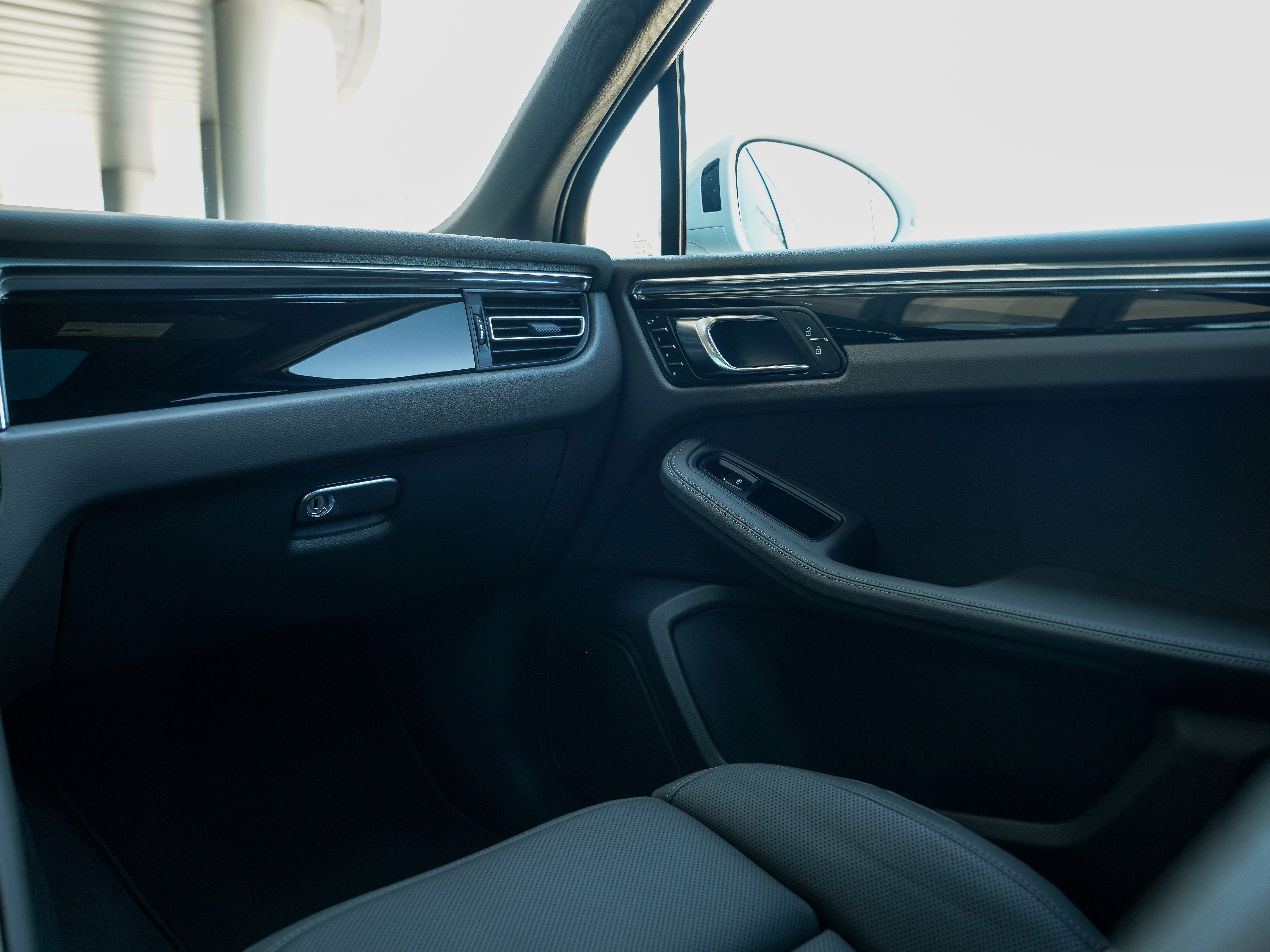 New 2026 Porsche Macan image 26