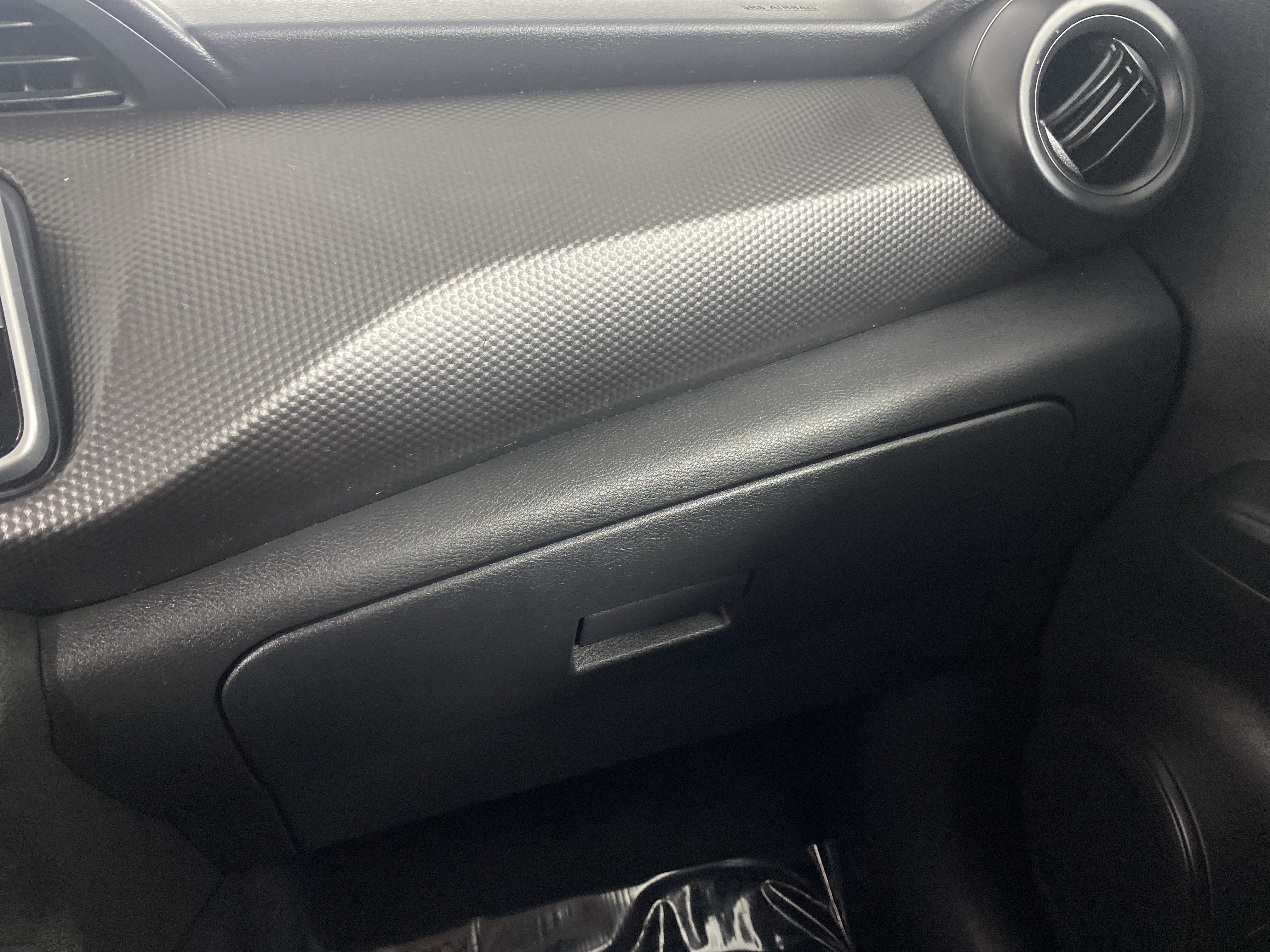 Used 2020 Nissan Kicks S FWD image 28