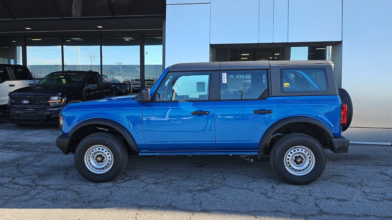 New 2025 Ford Bronco 4-Door AWD/4WD image 3