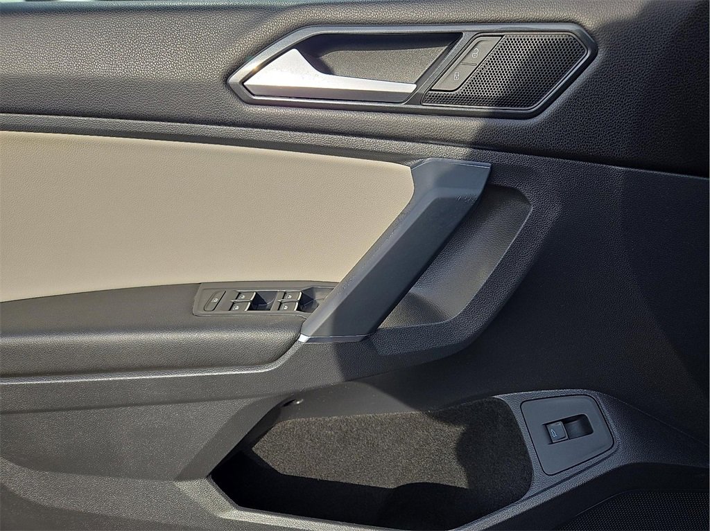 Used 2018 Volkswagen Tiguan SEL image 13