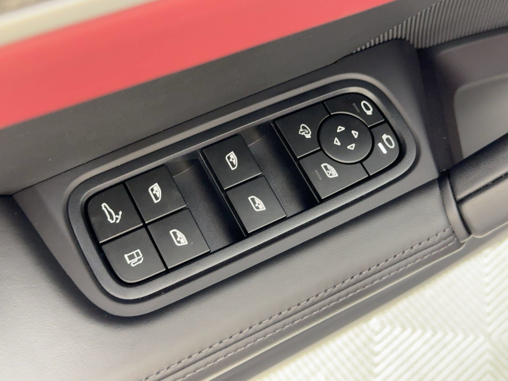 Certified 2025 Porsche Cayenne E-Hybrid AWD/4WD image 14