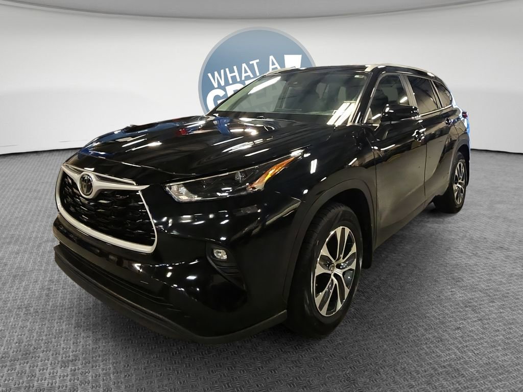 Used 2023 Toyota Highlander XLE AWD/4WD image 9