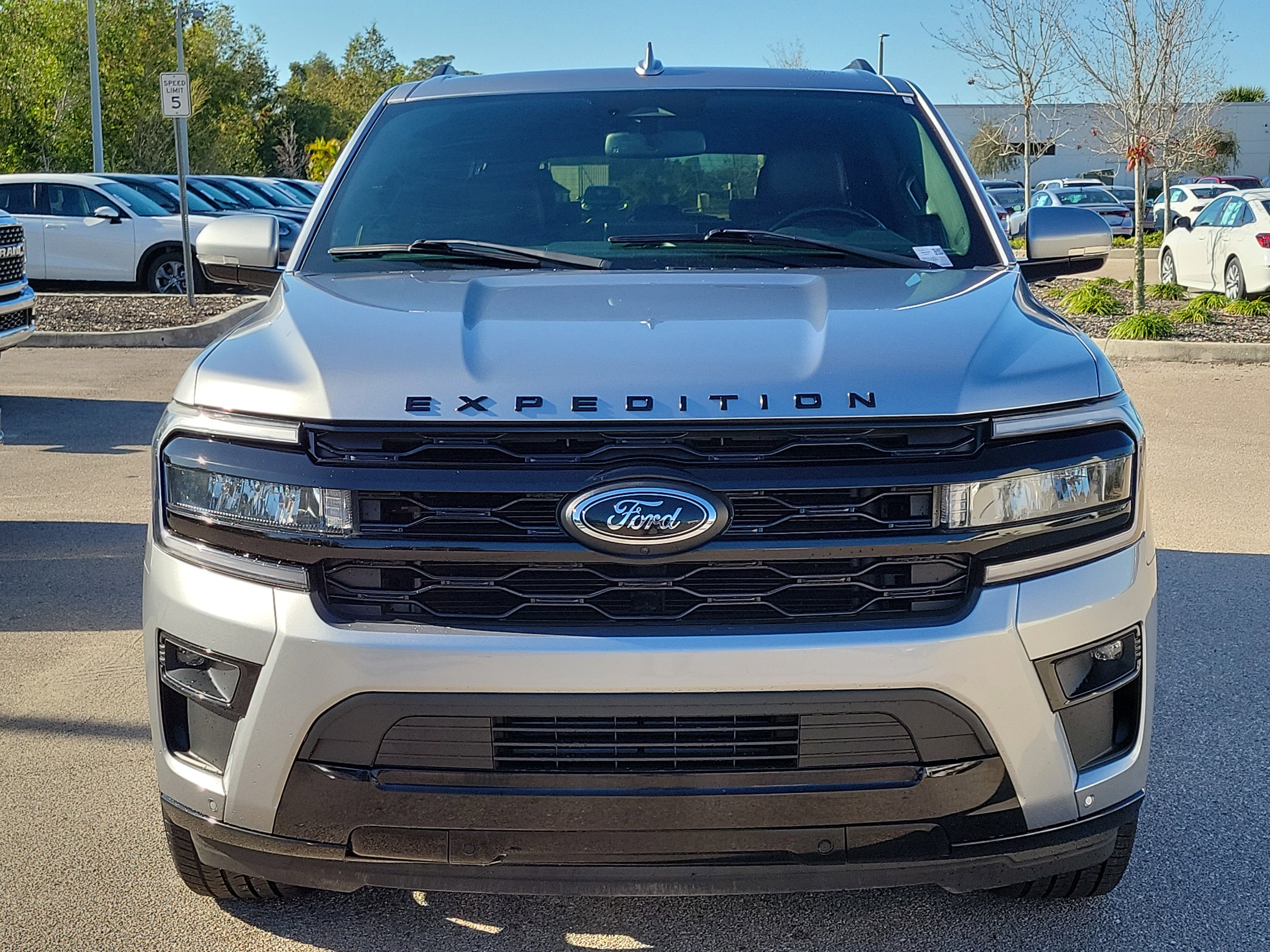 Used 2022 Ford Expedition Max Limited image 2