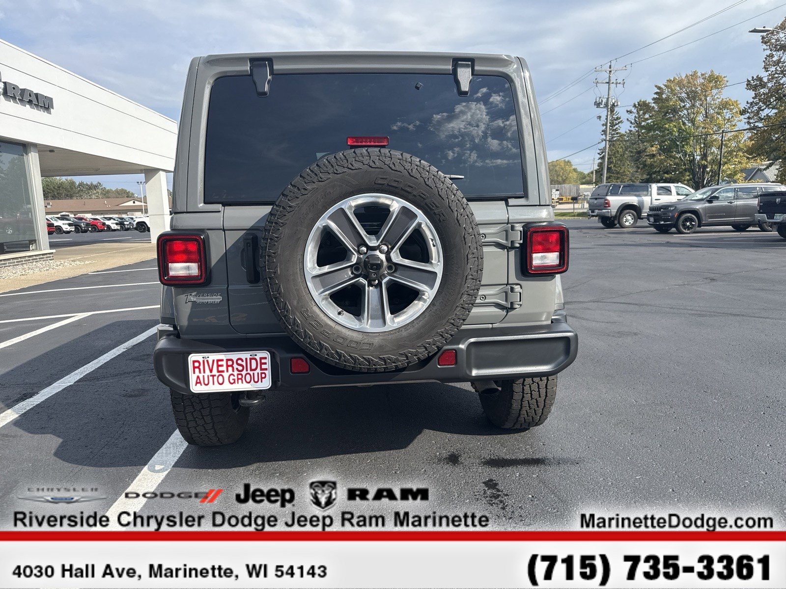 Used 2022 Jeep Wrangler Unlimited Sahara w/ Cold Weather Group AWD/4WD image 8