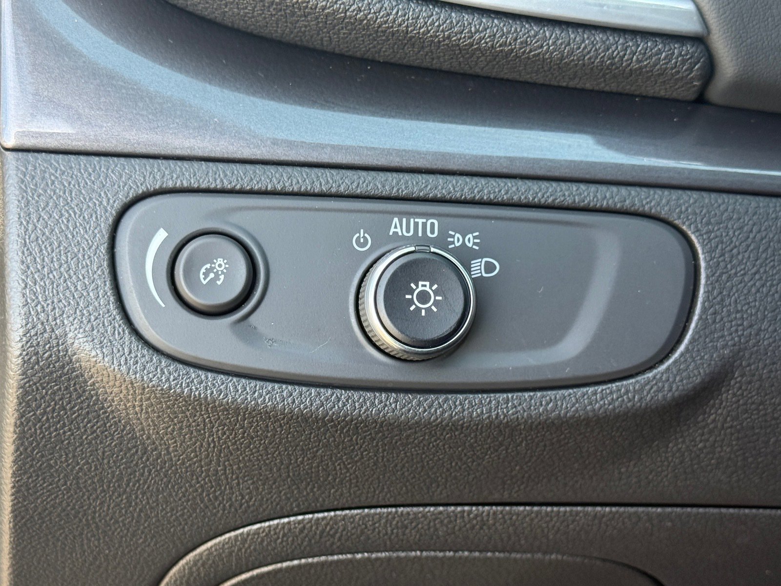 Used 2021 Buick Encore Preferred FWD image 24