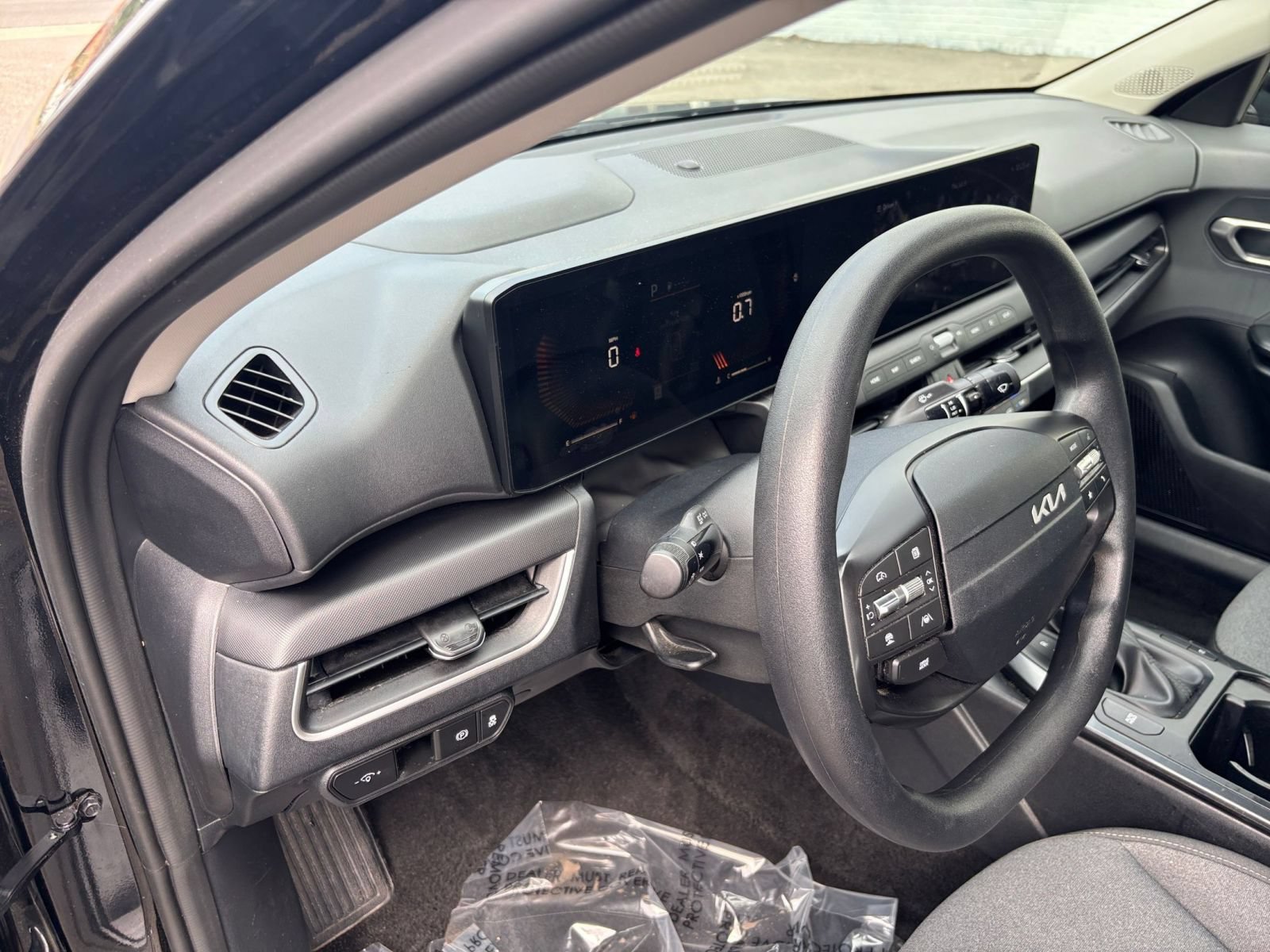 Used 2025 Kia K4 FWD image 33
