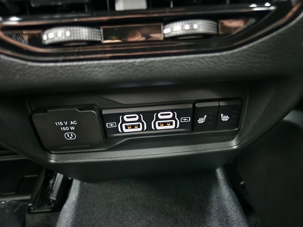 New 2025 Jeep Grand Cherokee Limited w/ Black Appearance Package image 30