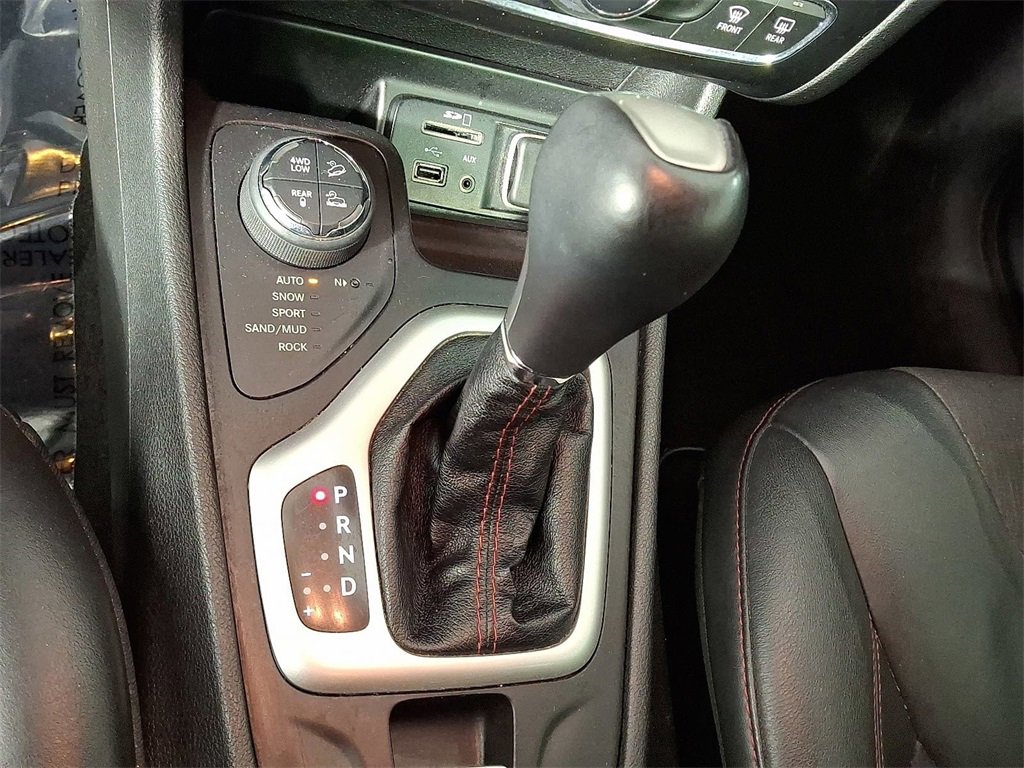 Used 2015 Jeep Cherokee Trailhawk w/ Cold Weather Group image 16