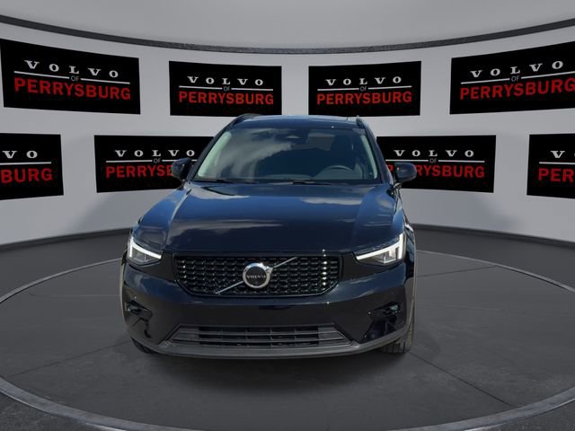 Used 2023 Volvo XC40 B5 Plus w/ Driver Assist Package AWD/4WD image 3