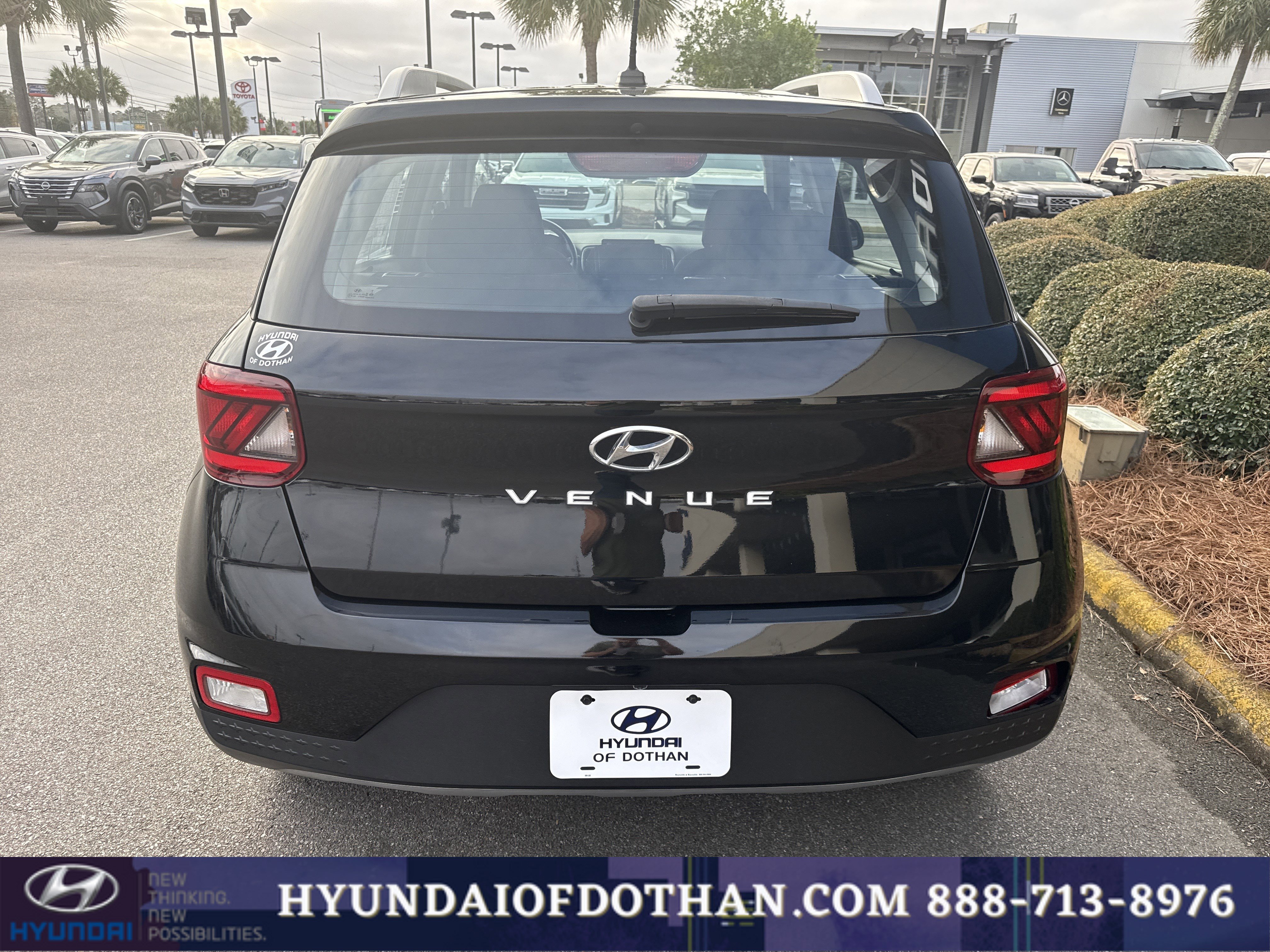 Certified 2023 Hyundai Venue SEL image 3