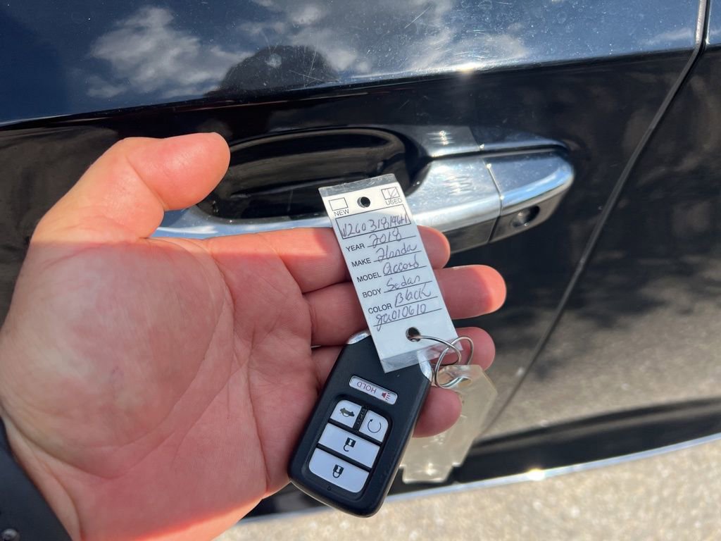 Used 2018 Honda Accord Touring image 24