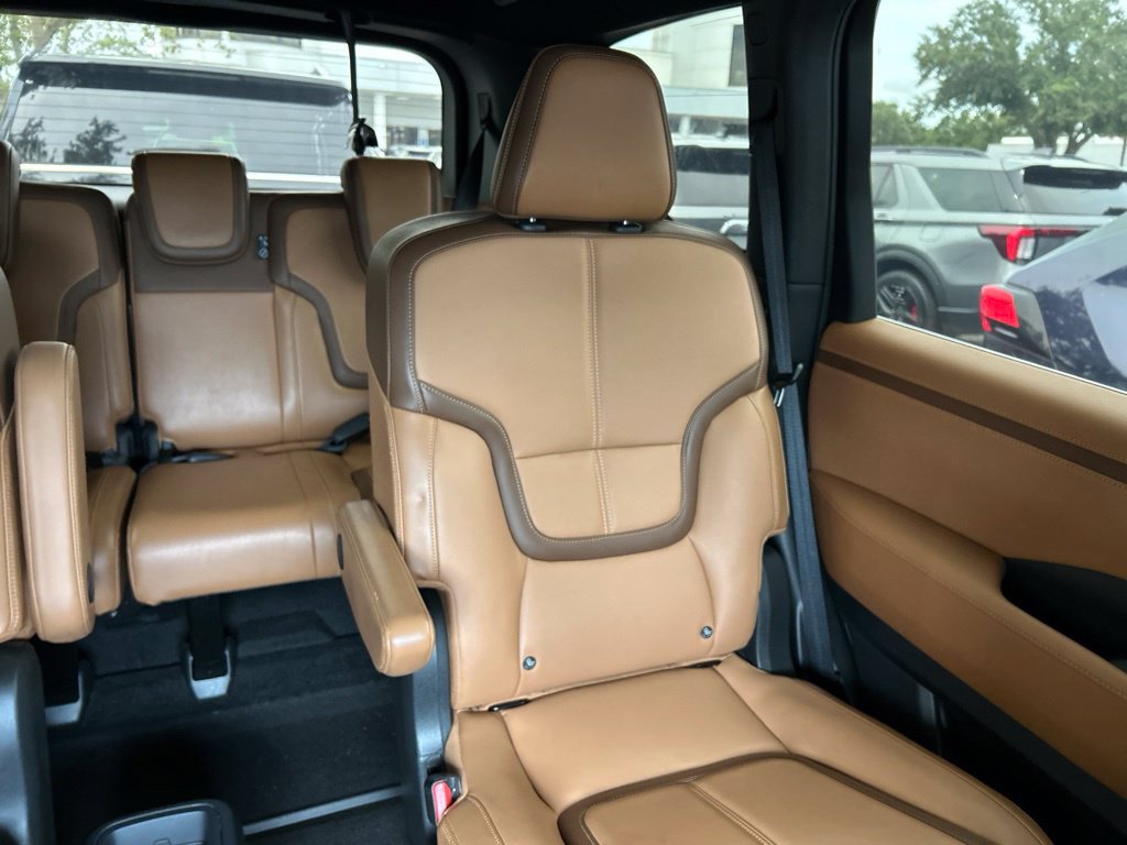 Used 2025 Nissan Armada SL w/ Captain's Chari Seat Package RWD image 15