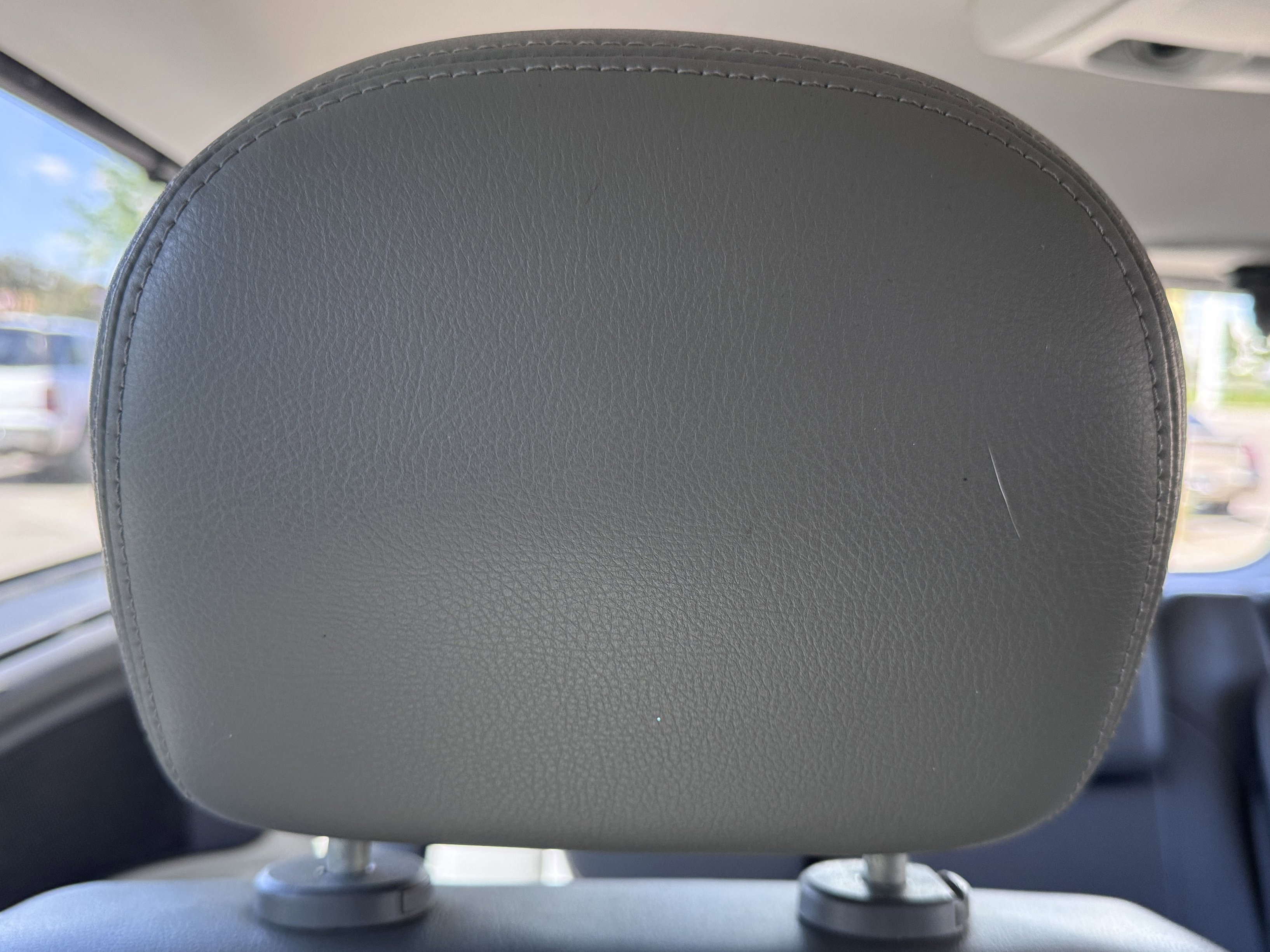 Used 2011 Volkswagen Routan SEL FWD image 33