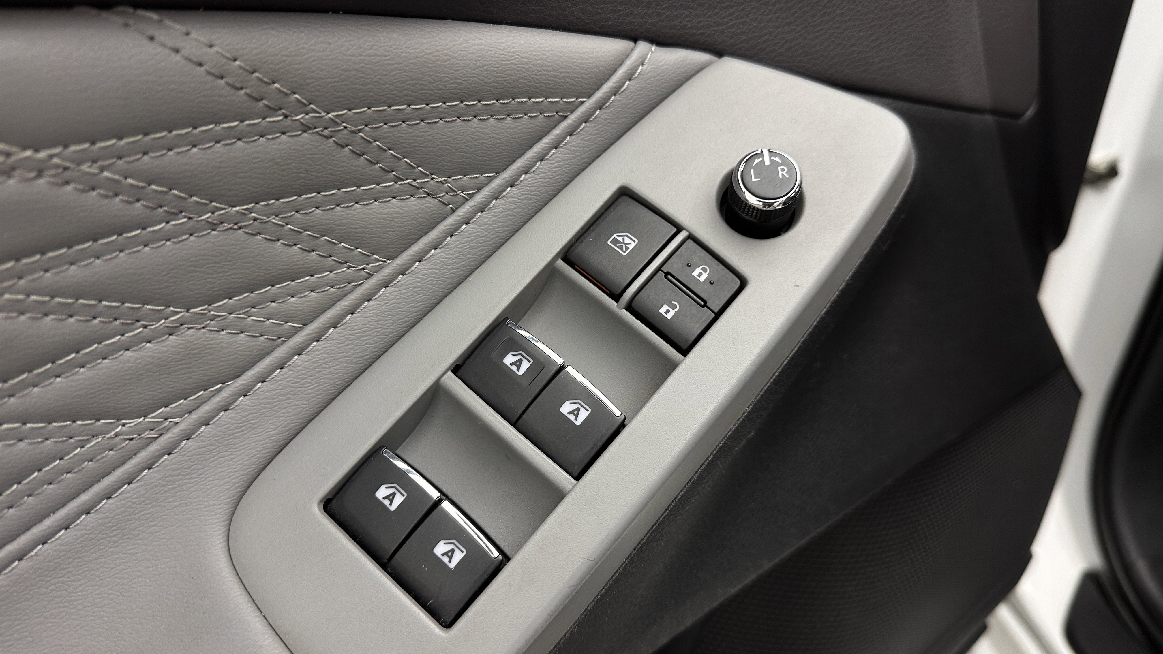 Used 2019 Toyota Avalon Limited w/ All Weather Liner Package image 12