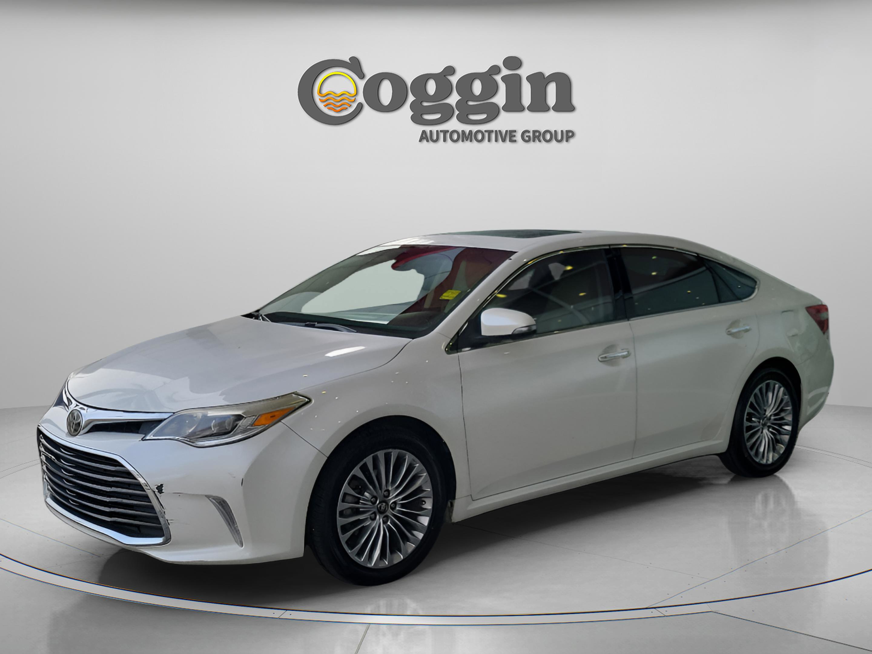 Used 2017 Toyota Avalon Limited FWD image 1