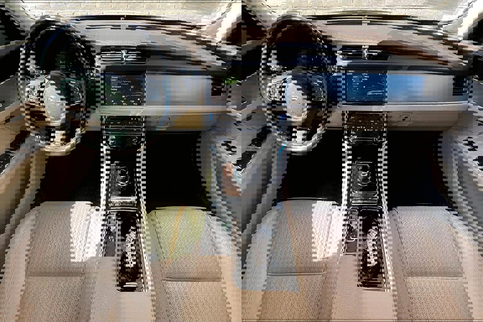 Used 2017 Jaguar XF Prestige image 15