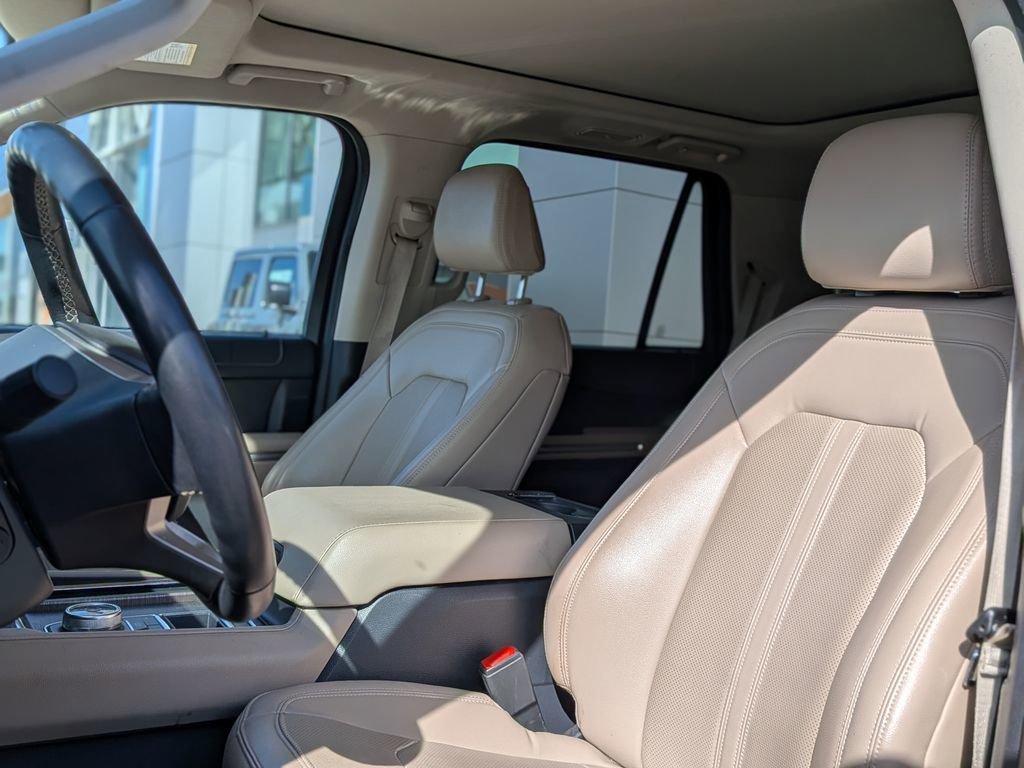 Used 2023 Ford Expedition Limited image 9