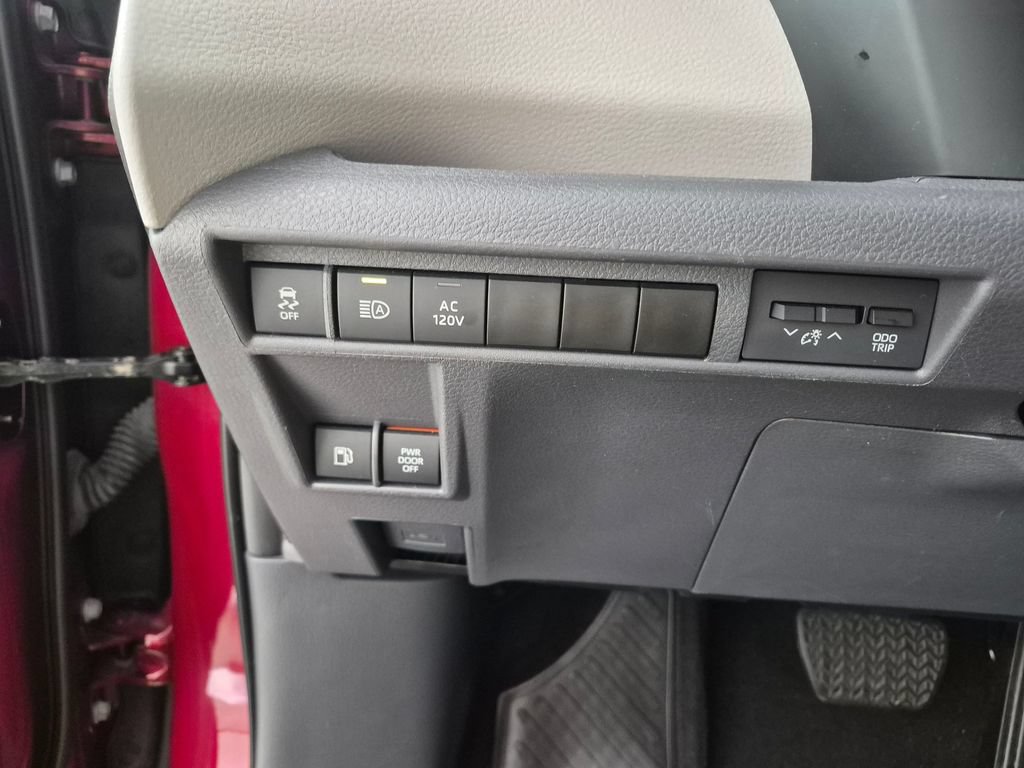 Used 2024 Toyota Sienna Limited FWD image 12