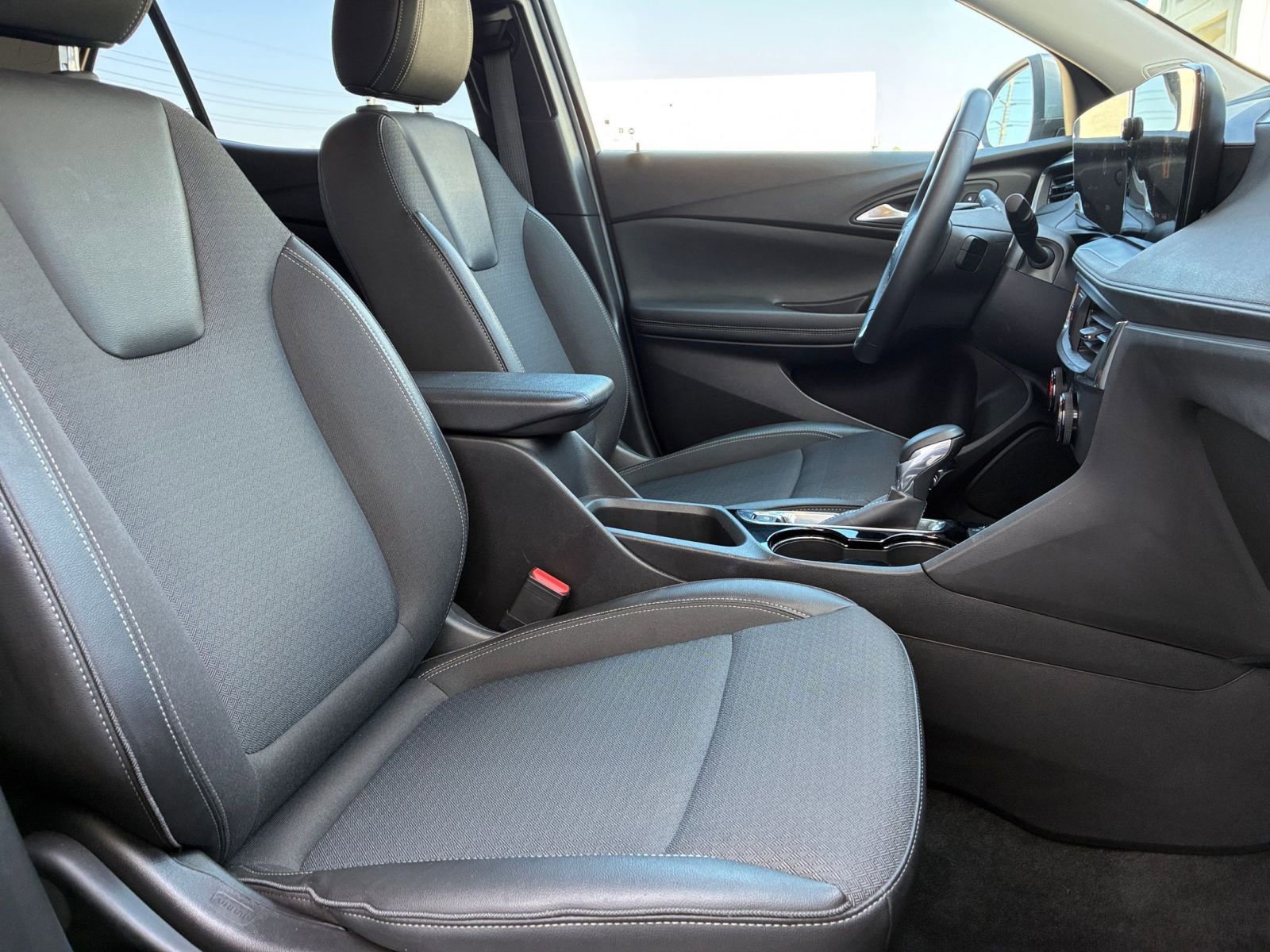 Used 2025 Buick Encore GX Preferred image 35