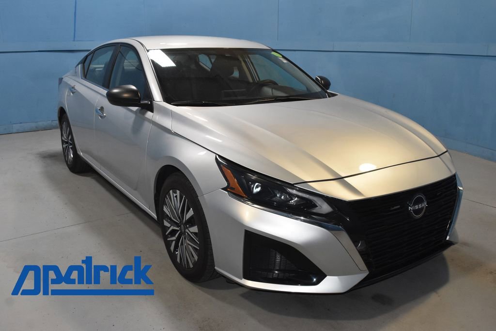 Used 2024 Nissan Altima 2.5 SV FWD image 1