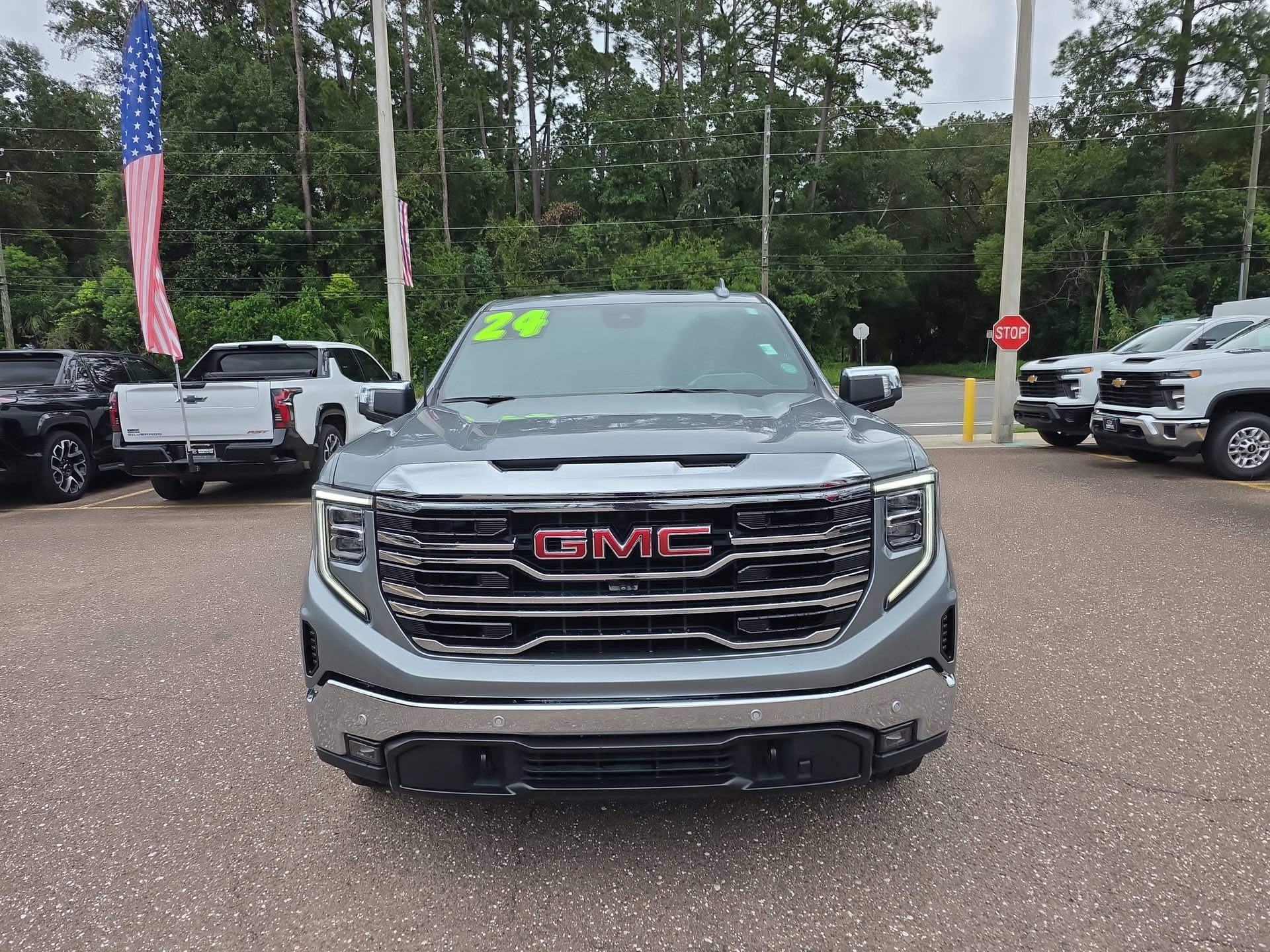 Used 2024 GMC Sierra 1500 SLT w/ SLT Premium Package AWD/4WD image 11