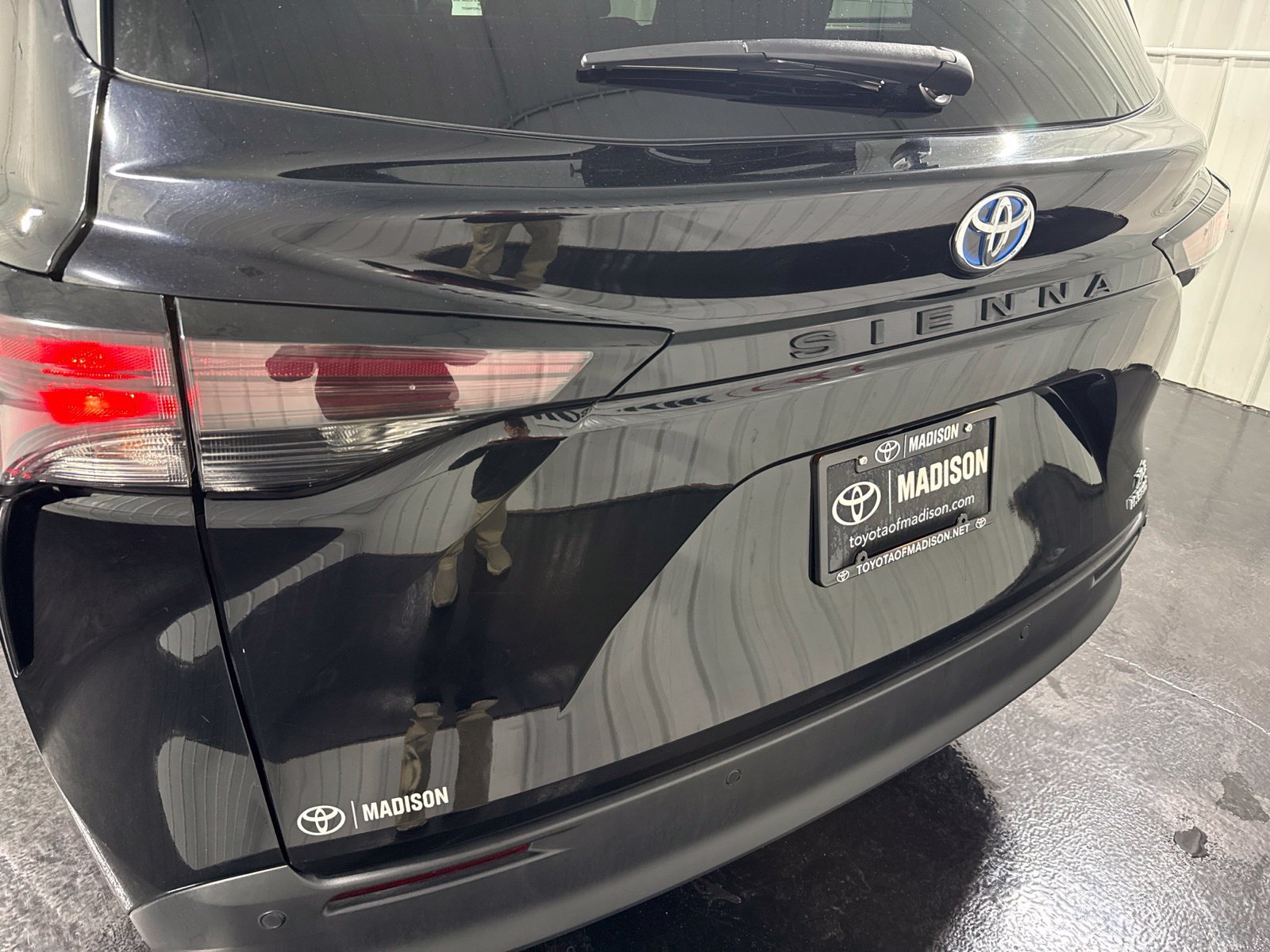 Used 2024 Toyota Sienna XLE FWD image 51