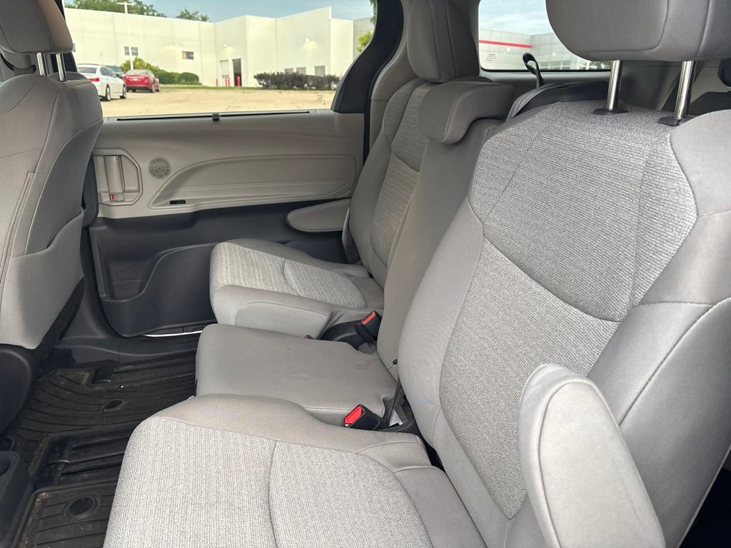 Used 2023 Toyota Sienna LE FWD image 20