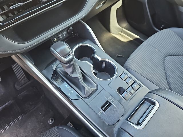 Used 2024 Toyota Highlander LE FWD image 28