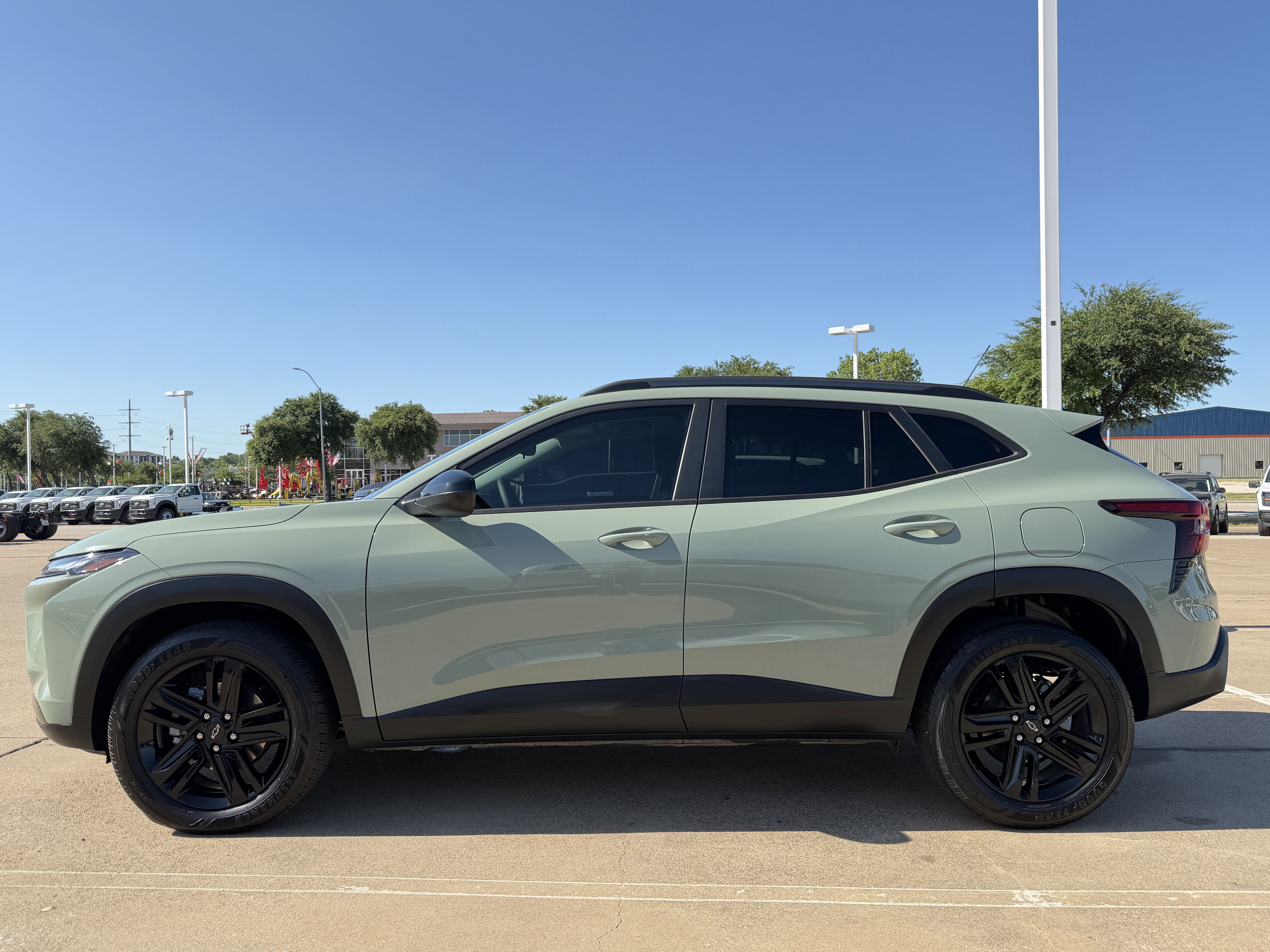 Used 2025 Chevrolet Trax ACTIV w/ Driver Confidence Package FWD image 4