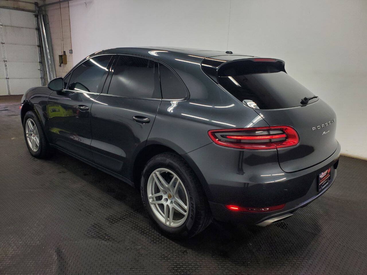 Used 2018 Porsche Macan AWD/4WD image 5