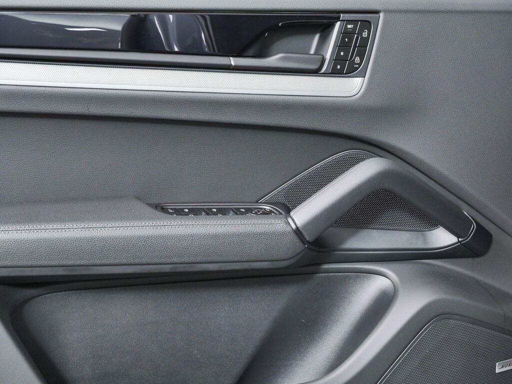 Certified 2026 Porsche Cayenne S AWD/4WD image 6
