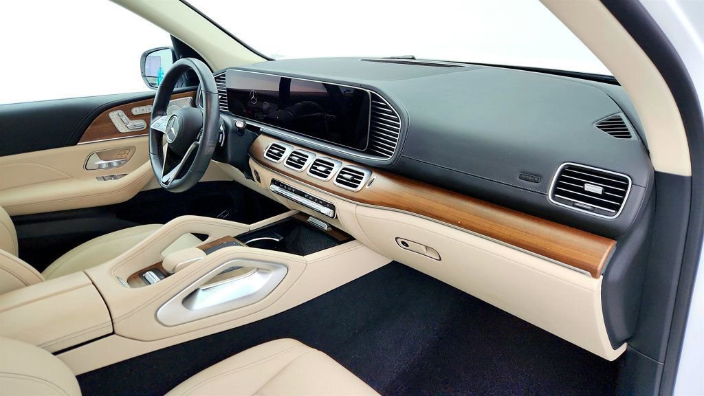 Used 2024 Mercedes-Benz GLS 450 4MATIC image 25