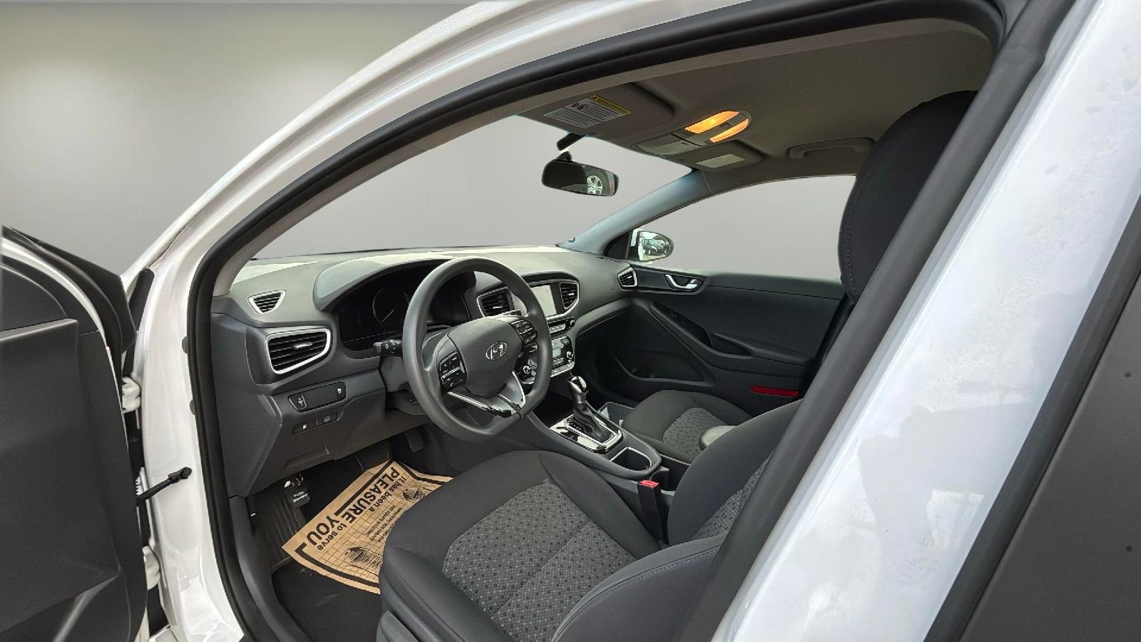 Used 2018 Hyundai Ioniq Blue FWD image 14