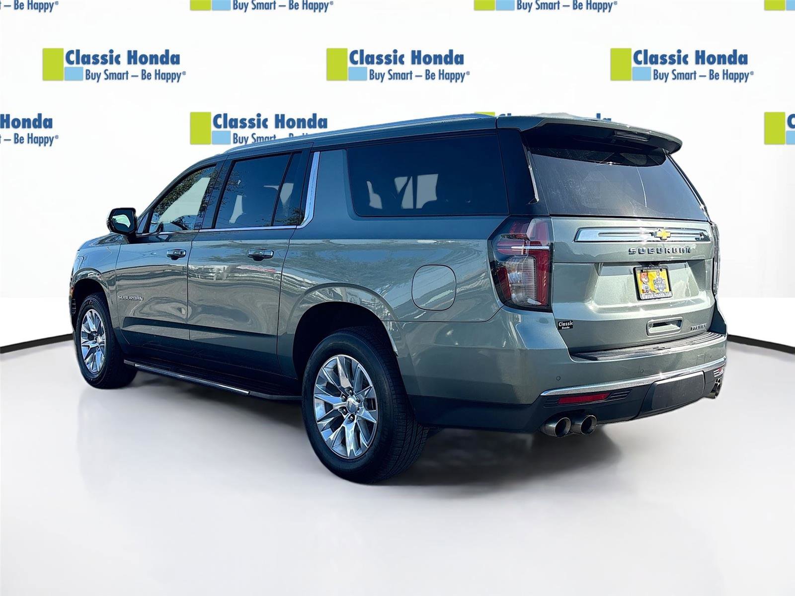 Used 2023 Chevrolet Suburban Premier image 5