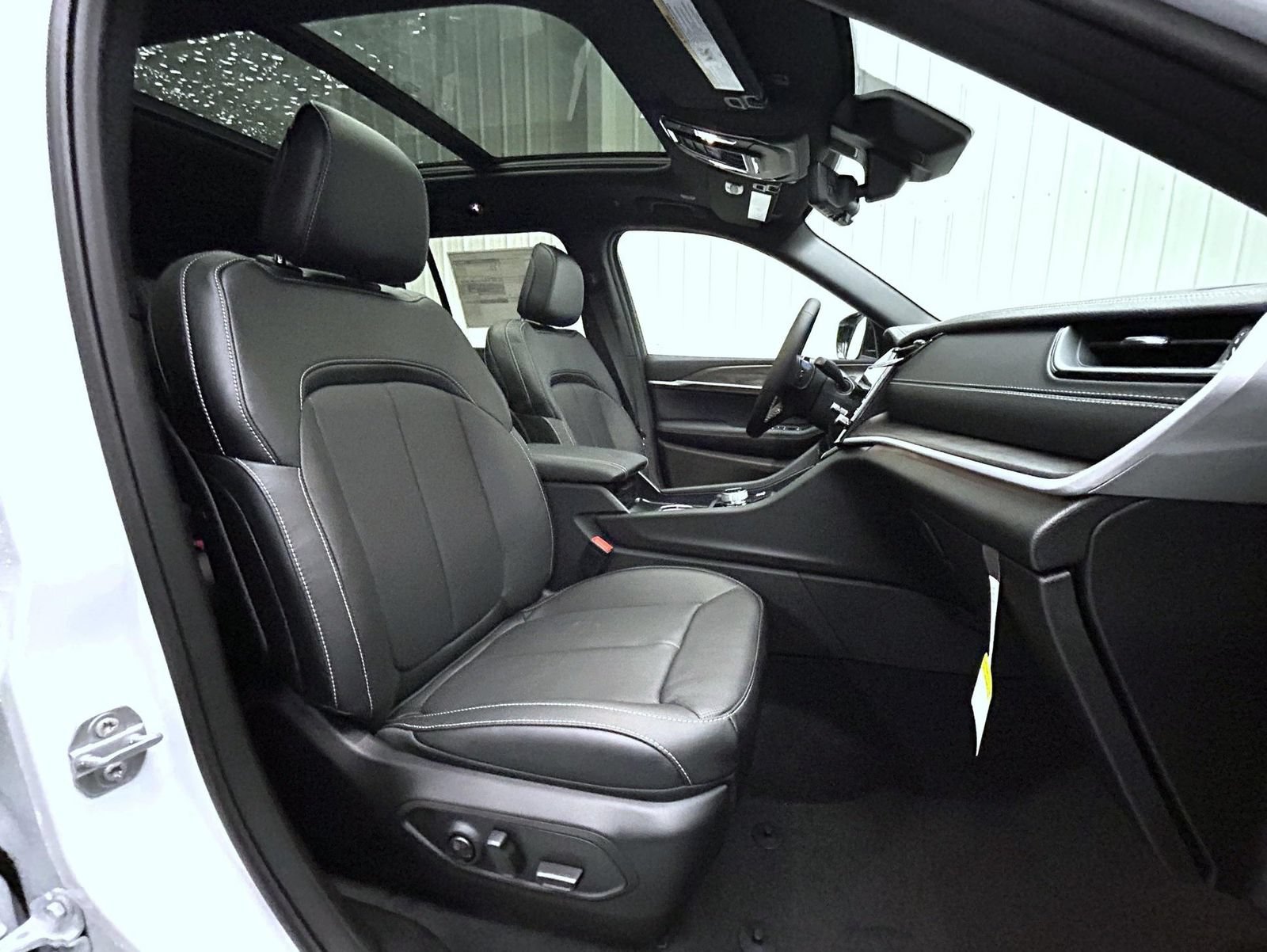 New 2027 Jeep Grand Cherokee Limited AWD/4WD image 15