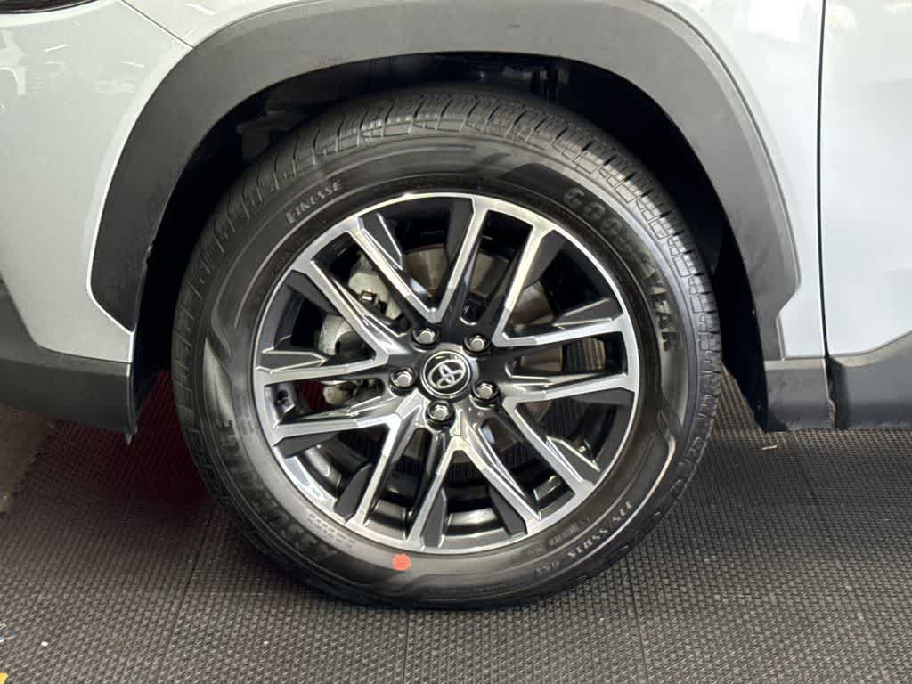 Used 2026 Toyota Corolla Cross XLE w/ Convenience Package FWD image 11