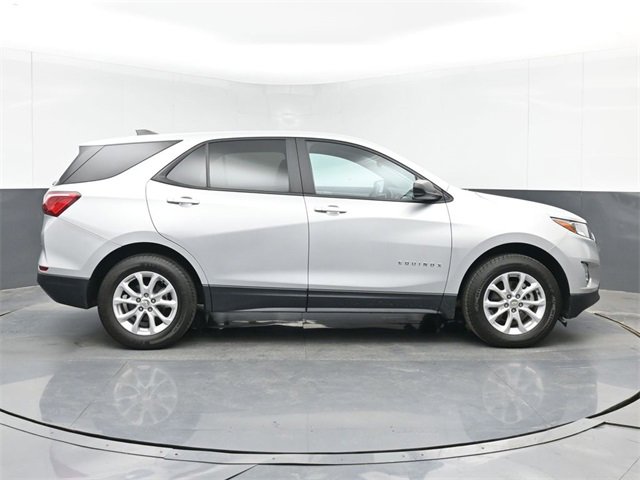Used 2021 Chevrolet Equinox LS w/ LS Convenience Package image 3