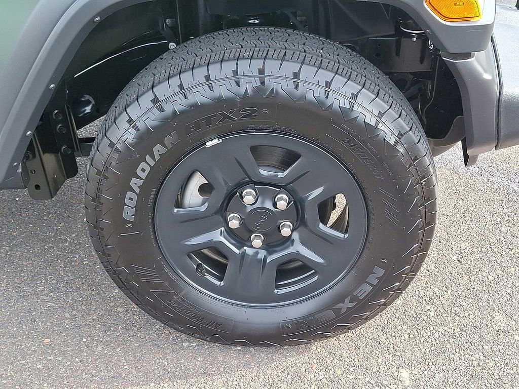 Used 2025 Jeep Wrangler Sport AWD/4WD image 9
