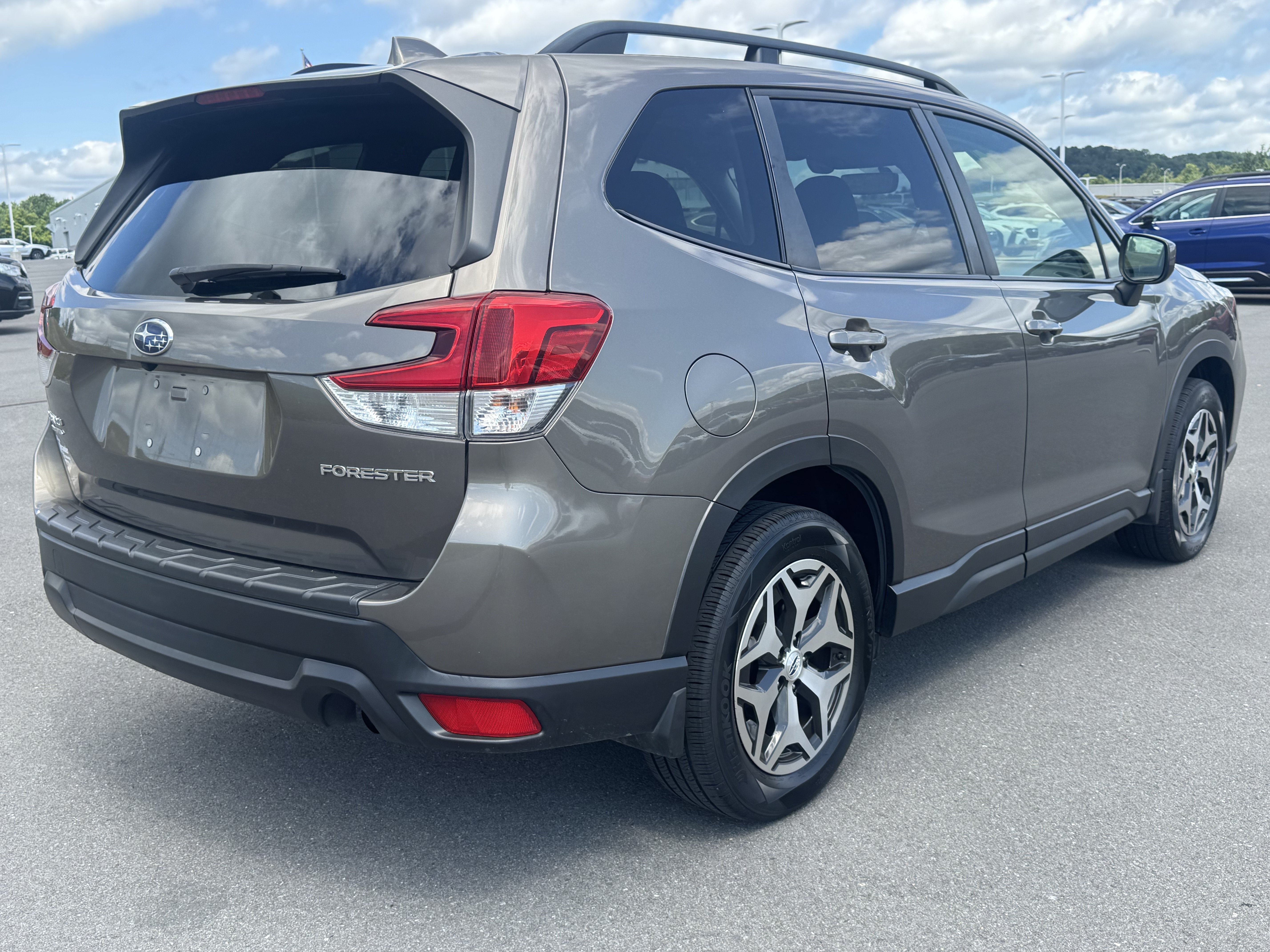 Used 2021 Subaru Forester Premium w/ Popular Package #1 AWD/4WD image 3