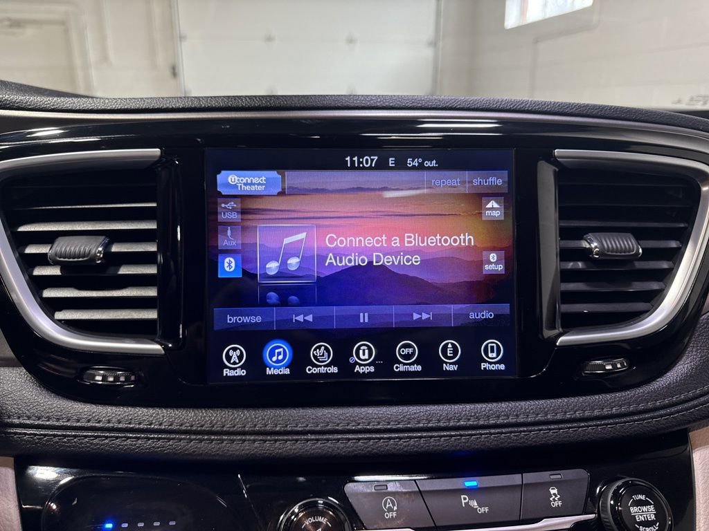 Used 2017 Chrysler Pacifica Limited w/ UConnect Theater Package image 19