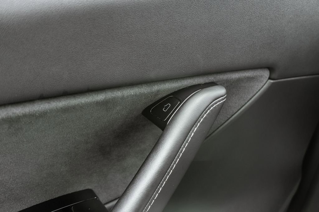 Used 2021 Tesla Model Y Long Range image 14