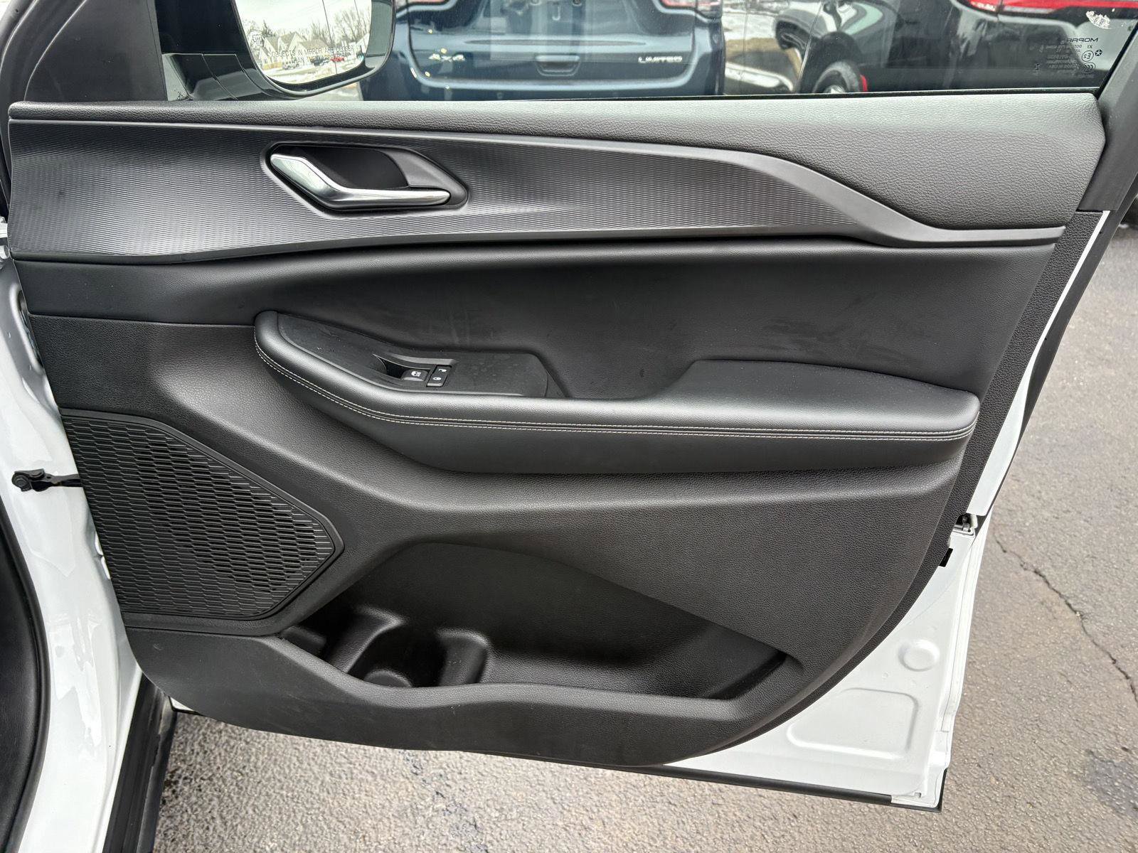 Used 2024 Jeep Grand Cherokee L Laredo image 19