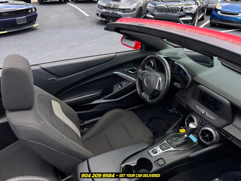 Used 2020 Chevrolet Camaro LT RWD image 31