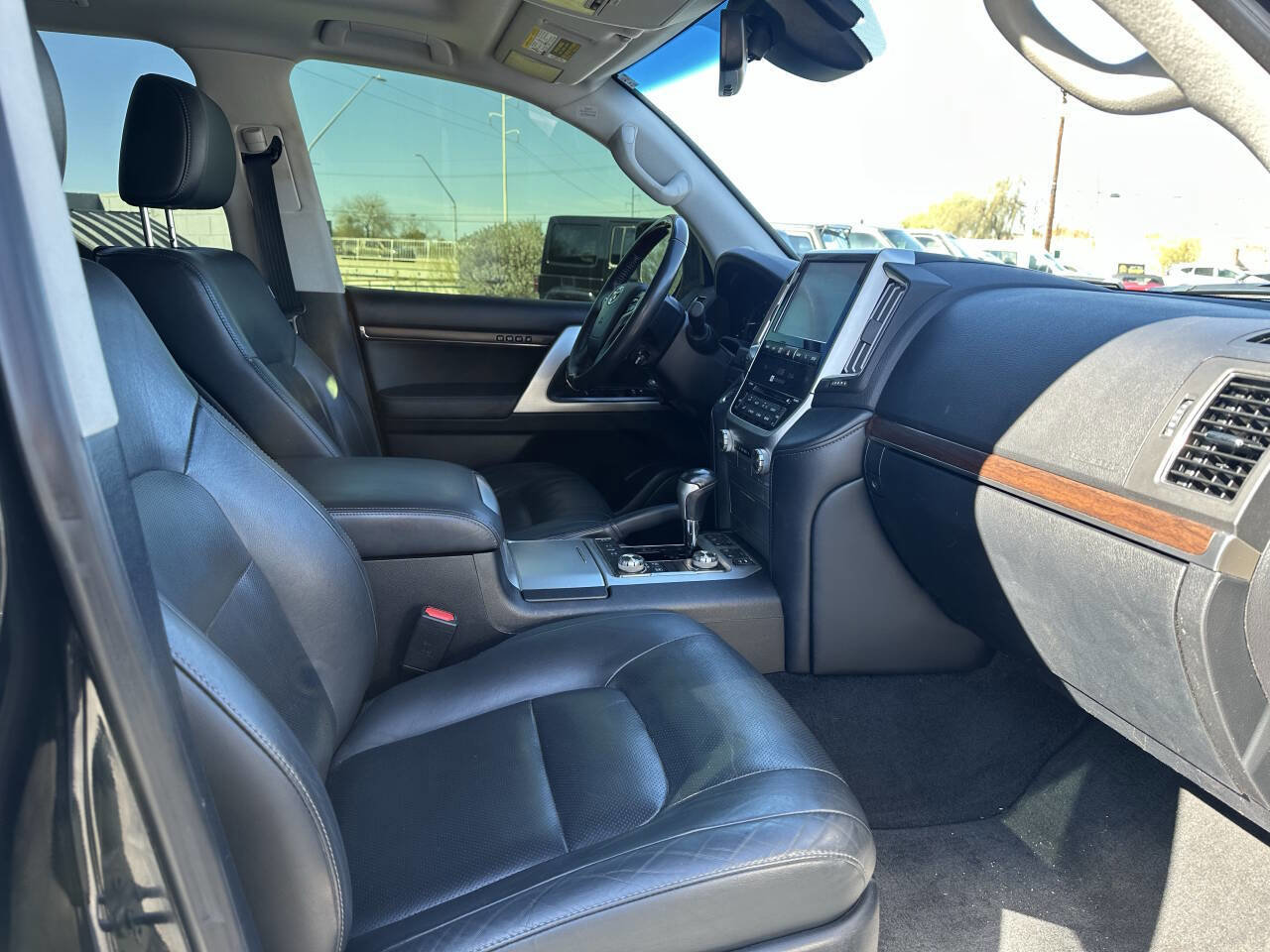 Used 2016 Toyota Land Cruiser Base AWD 4dr SUV image 9