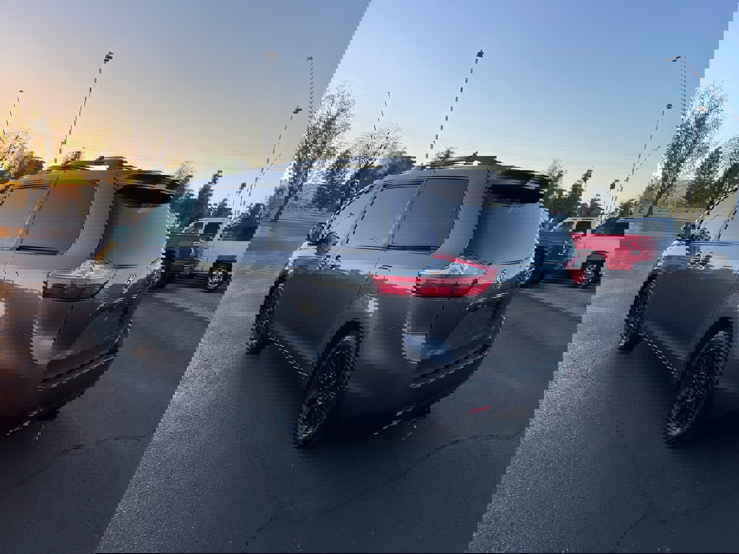 Used 2015 Toyota Sienna LE image 3